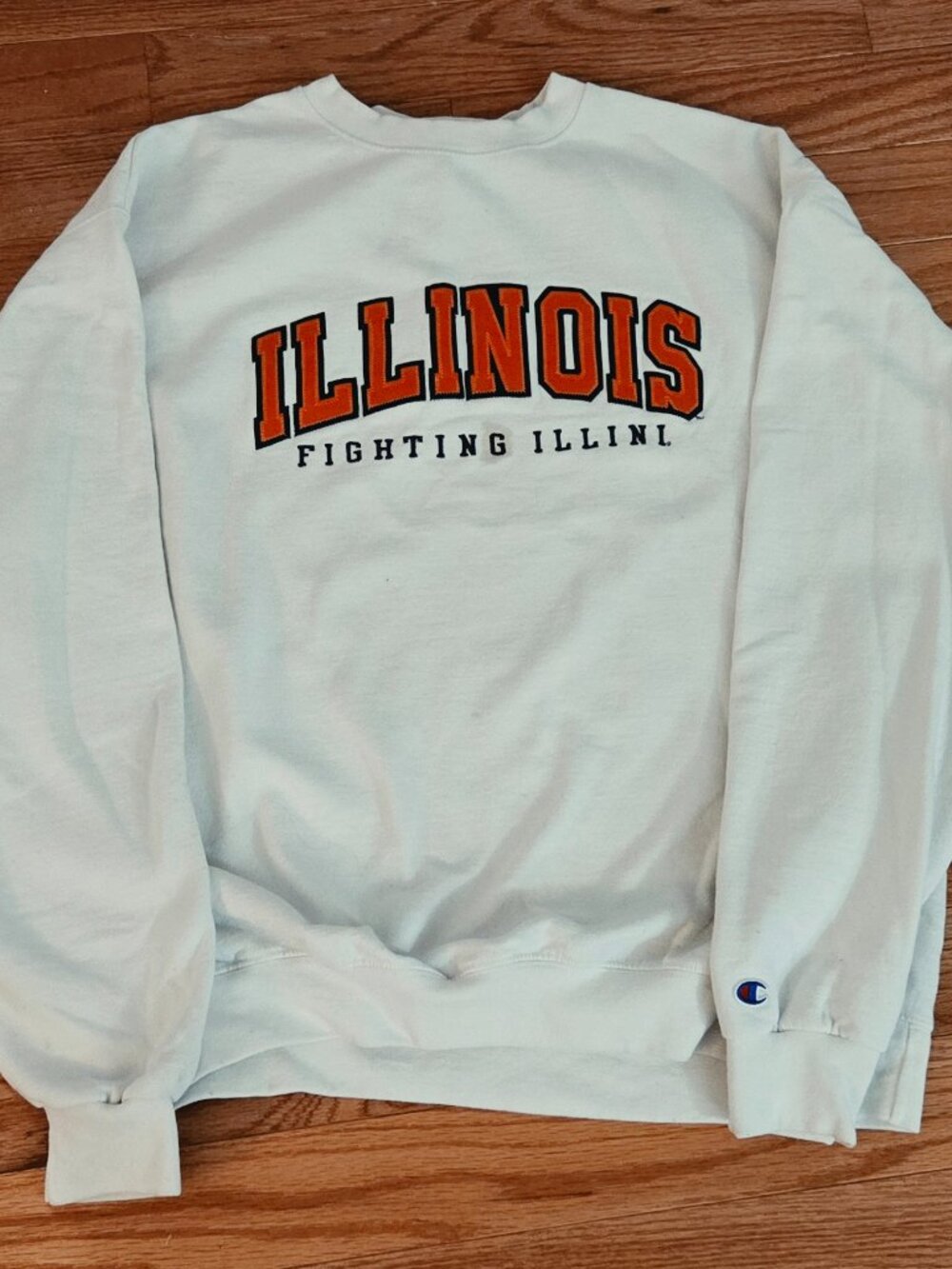 University of Illinois "Fighting Illini" White Sweatshirt. Classic Style.